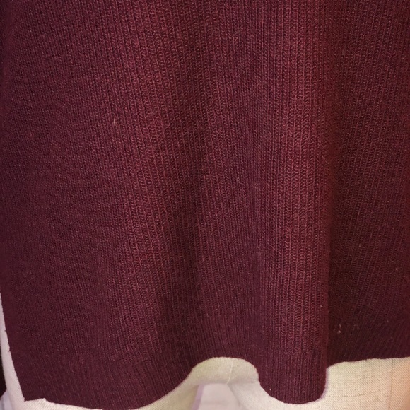Madewell Maroon oversize v-neck sweater. Small - Picture 3 of 8